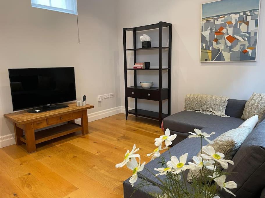 Charming & Cosy Town Centre Home With Parking Guildford Exterior foto